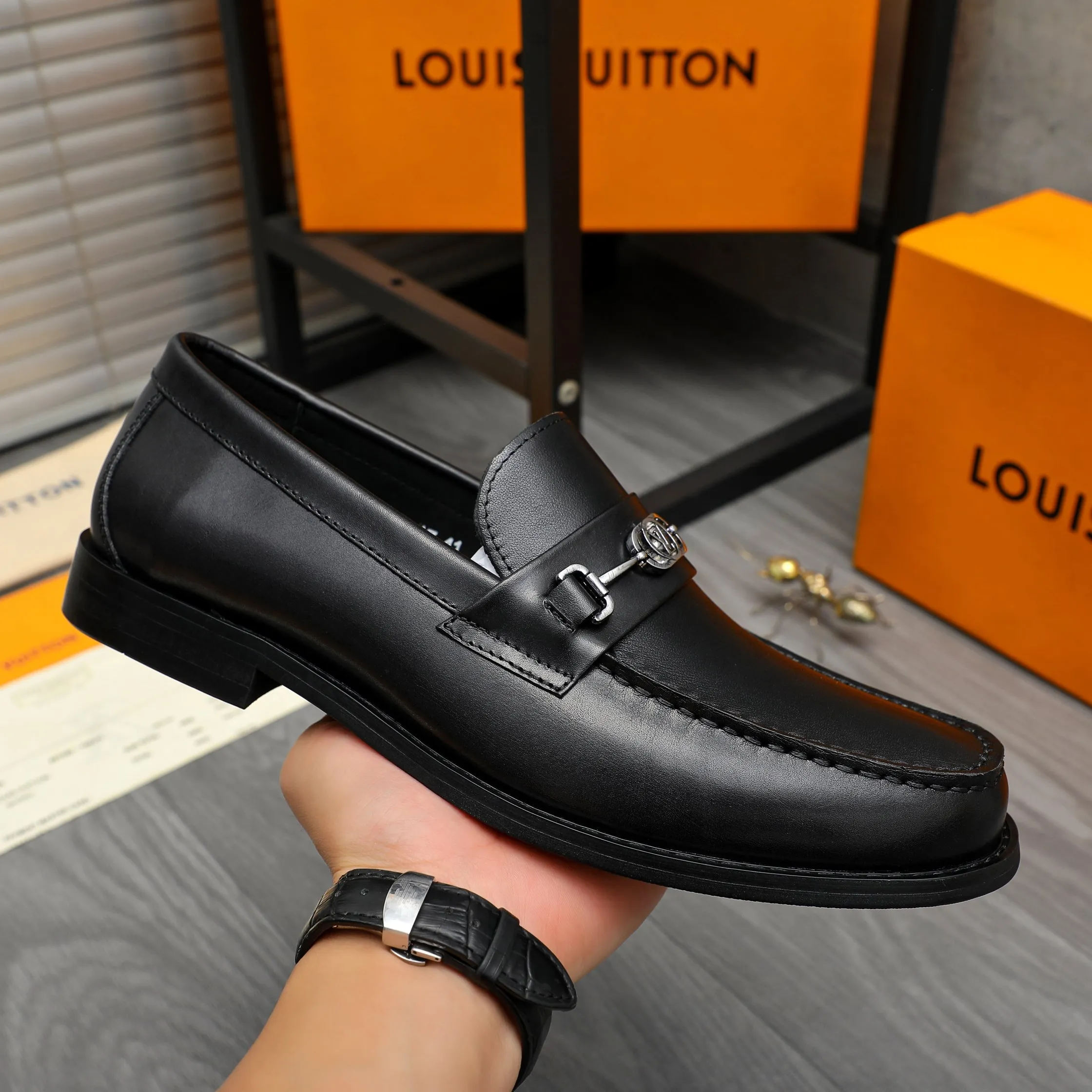 Men's shoes 💰p460 Product trademark: LV (Louis Vuitton) business slip-on leather shoes Regular size: 38-45 (45 is custom-made and non-returnable) Product materials: Selected high-quality cowhide upper, cowhide lining, original rubber outsole